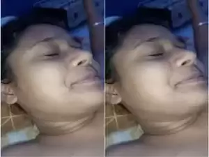 Today Exclusive- Cute Desi Girl Record her Nude Video