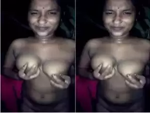 Today Exclusive- Desi Village Girl Showing Boobs