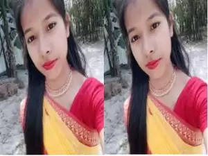 Today Exclusive- Cute Desi Girl Showing Her Boobs On Video call