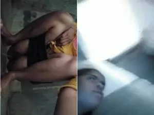 Today Exclusive- Desi Village Girl Record Pissing Clip