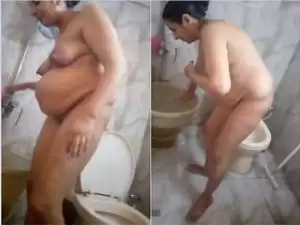 Today Exclusive- Paki Wife Bathing