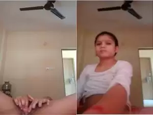 Today Exclusive- Desi Bhabhi Showing Her Pussy Part 2