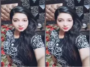 Today Exclusive- Sexy paki Girl Showing Her Big Boobs