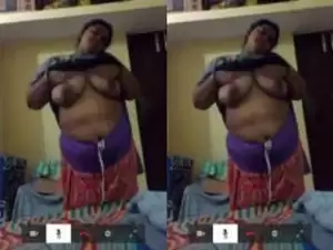 Today Exclusive- Sexy Bhabhi Showing Her Big Boobs