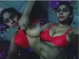 Today Exclusive- Desi Boudi Showing Her Pussy On Period Time
