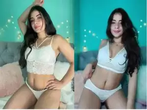 Today Exclusive- Cute Desi Girl Showing Her Boobs and Pussy