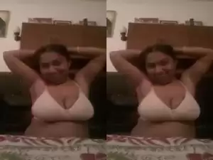Today Exclusive-Horny Desi Bhabhi Showing Her Boobs and Pussy Part 5