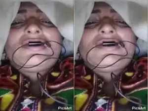Today Exclusive- Desi Bhabhi Showing Pussy On Video Call