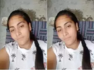 Today Exclusive-Cute Desi Girl Showing her Nude Body Part 1