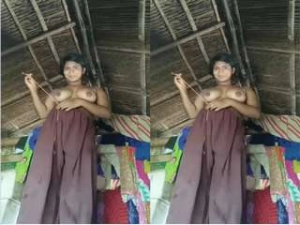 Today Exclusive- Desi Village Girl Showing Her Boobs