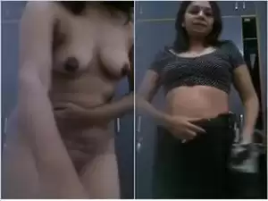 Today Exclusive -Desi Bhabhi Strip her Saree And Showing her Nude Body