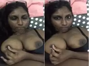Today Exclusive – Horny Lankan Wife Showing Her Boobs and Pussy