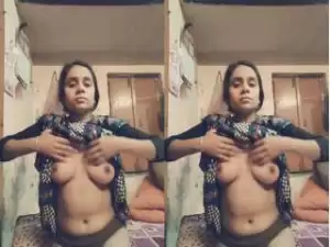 Today Exclusive –Cute Desi Girl Showing Her Boobs and Pussy