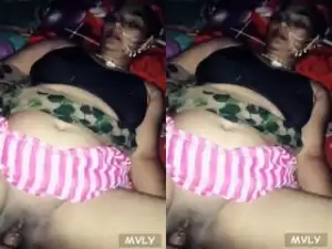 Today Exclusive – Sexy Silla Boudi Masturbating and Fucking Part 1