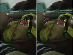 Today Exclusive – Desi Bhabhi Boobs Video Record By Hubby