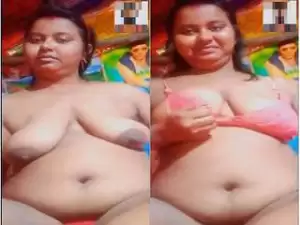 Today Exclusive- Desi Boudi Showing Her Boobs and Pussy On Video Call
