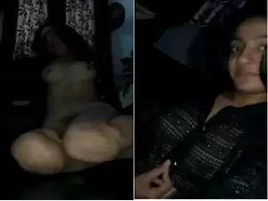 Today Exclusive- Sexy Desi Girl Showing her Boobs