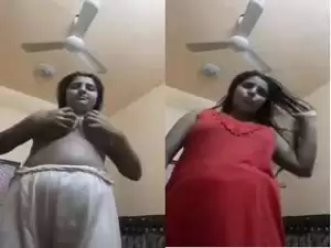 Today Exclusive- Paki Girl Showing her Boobs and Pussy