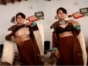 Today Exclusive-Shy Paki Girl Showing Her Boobs