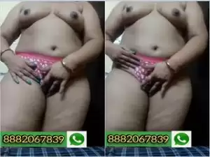 Today Exclusive-Horny Desi Bhabhi Showing Her Boobs Part 2