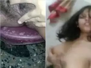 Today Exclusive- Desi Girl Showing her Boobs and Pussy