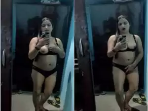 Today Exclusive- Sexy Desi Girl Record Her Boobs Pressing Video