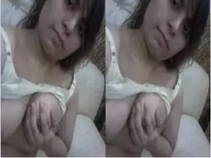 Today Exclusive- Horny Paki Girl Showing Her Boobs and Pussy