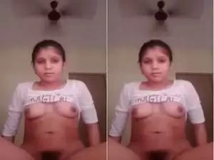 Today Exclusive – Cute Desi Girl Showing Her Boobs and Pussy