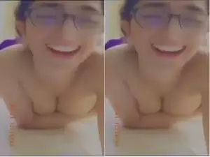 Today Exclusive – Cute Paki Girl Showing her Boobs