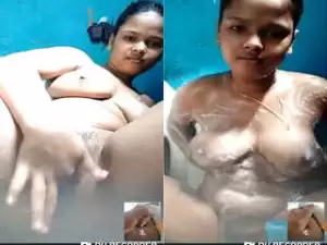 Today Exclusive – Cute Desi Girl Bathing and Fingering