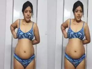 Today Exclusive – Famous Priya Bhabhi Blowjob