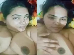 Today Exclusive – Super Sexy Desi Bhabhi Showing Her Big Boobs