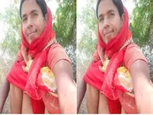 Today Exclusive –Horny Telugu Bhabhi Showing her Nude Body and  Masturbating Part 1