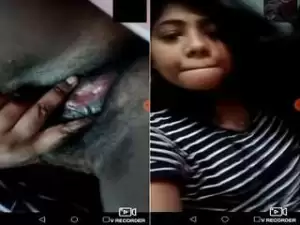 Today Exclusive- Cute Desi girl Showing Her Pussy