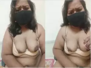 Today Exclusive –  Kajal Bhabhi Showing her Boobs and bathing with dewar Part 1