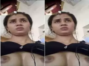 Today Exclusive – Sexy Paki Girl Showing Her Boobs and Pussy On Video Call Part 2
