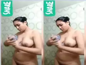 Today Exclusive- Cute Desi Girl Record Her Bathing Video For Lover
