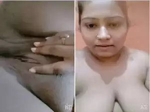 Today Exclusive- Desi Boudi Showing Her Boobs and Pussy