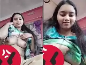 Today Exclusive- Cute Desi Girl Showing Her Boobs