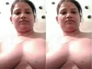 Today Exclusive-Desi Boudi Strip her Cloths and Showing Her Boobs and Pussy Part 1