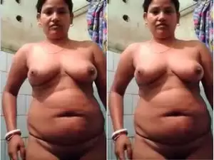 Today Exclusive-Desi Boudi Strip her Cloths and Showing Her Boobs and Pussy Part 2