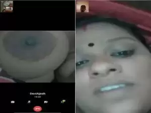 Today Exclusive- Desi Mallu Bhabhi Showing Her Boobs