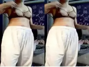 Today Exclusive-  Paki Girl Strip Her Top And Showing Boobs part 2