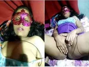 Today Exclusive- Sexy Desi Bhabhi Showing her Boobs and Pussy