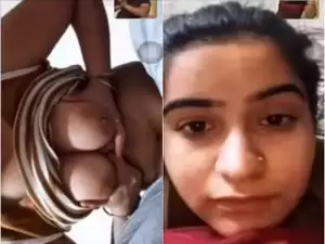 Today Exclusive-Punjabi Girl Showing Her Boobs