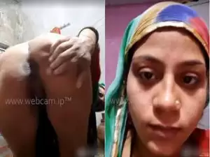 Today Exclusive-Village Bhabhi Showing her Ass and Pussy