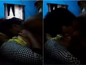 Today Exclusive- Desi Bhabhi Boobs Sucking and Fucking