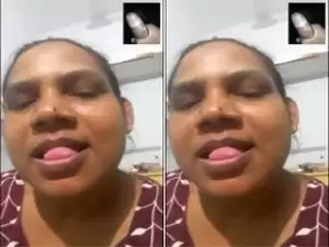 Today Exclusive- Desi Bhabhi Showing Her Boobs On Video Call Part 1