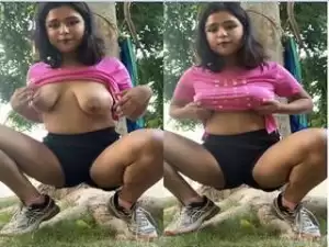 Today Exclusive- Sexy Girl Showing Her Boobs