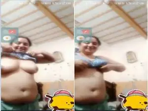 Today Exclusive- Paki Bhabhi Showing Her boobs To lover on Video Call
